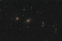 Астраханец сфотографировал удивительную цепочку из девяти галактик