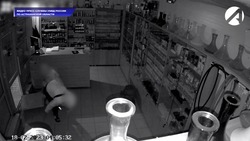 В Астрахани по горячим следам раскрыли кражу из табачного магазина