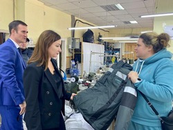 В Астрахани швейное предприятие помогает бойцам СВО