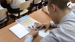 Астраханские студенты написали письма бойцам СВО