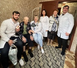 Астраханские медики посетили ветерана Великой Отечественной войны