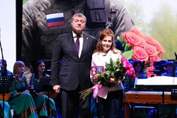 Игорь Бабушкин поздравил астраханок с 8 Марта