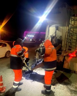 В Астрахани продолжается ямочный ремонт дорог и мостов