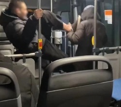 В автобусе в Астрахани устроили драку