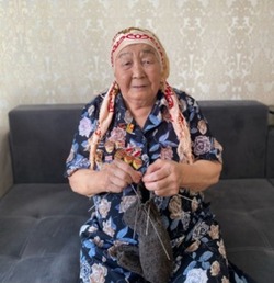 84-летняя астраханка помогает бойцам СВО