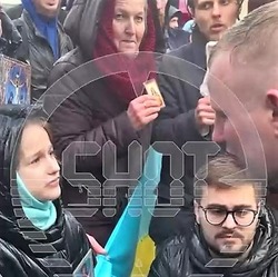 Украинская девочка встала на пути бездушных нацистов