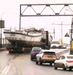 В Астрахани водителя грузовика накажут за проезд по Старому мосту