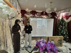 Бойцы из госпиталя в Луганске прислали презенты юным астраханцам