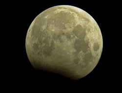 Астраханцы делятся фотографиями лунного затмения