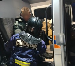 Астраханские спасатели освободили пострадавшего в ДТП водителя