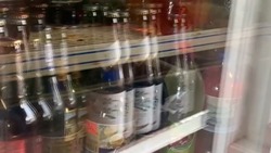 В Астрахани полицейские пресекли торговлю контрафактным алкоголем вблизи школы
