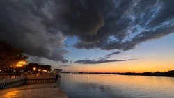 В среду в Астраханской области ожидаются жара и пыль