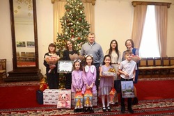Игорь Бабушкин исполнил новогодние мечты трёх юных астраханцев