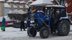 Астраханские дороги и тротуары расчищают от снега