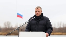 Над Астраханью подняли самый большой флаг в регионе