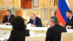 Путин заявил о возможной отмене ограничений для людей, контактных с заражёнными коронавирусом