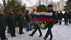 В Астраханской области открыли памятную доску в честь участника спецоперации