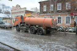 С улиц Астрахани откачали 420 кубометров воды