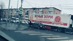 В Астрахани на Яблочкова из-за аварии образовалась пробка