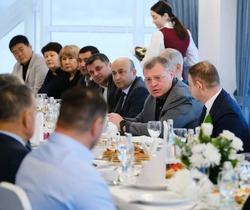 Астраханский губернатор обсудил с аграриями развитие сельского хозяйства в регионе