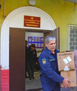 Астраханские спасатели передали гуманитарную помощь бойцам СВО