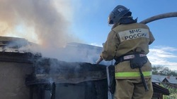 В Астрахани днём сгорела баня