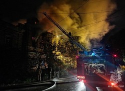 Причиной пожара в старинном доме Астрахани мог стать поджог