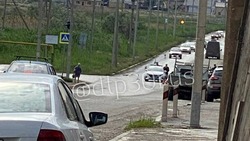 В Астрахани на Началовском шоссе автомобиль сбил человека