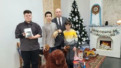 Министр транспорта Астраханской области исполнил новогодние мечты трёх подростков