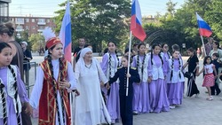 Более тысячи астраханцев выстроились в «Хоровод единства»