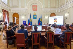 В Астрахани обсудили меры сохранения зарплат бюджетникам