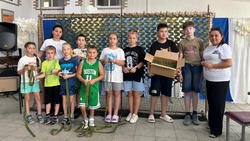 Астраханцы плетут масксети для защиты бойцов СВО