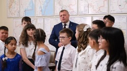 Губернатор Астраханской области встретился с победителями интернет-викторины «Имею право!»