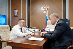 Астраханский губернатор встретился с главой федерального Минстроя