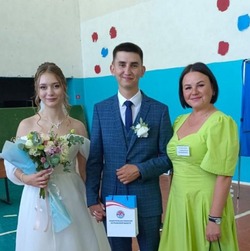 Астраханские молодожёны приходят голосовать в день свадьбы