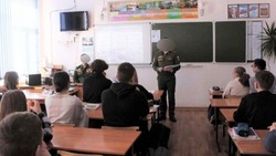 Астраханские школьники встретились с участником СВО