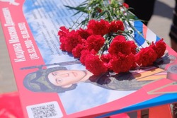 В астраханской школе открыли парту героя в память о военнослужащем