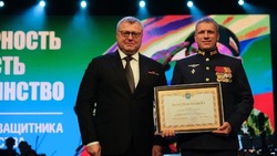 Губернатор Игорь Бабушкин поздравил астраханцев с  Днём защитника Отечества