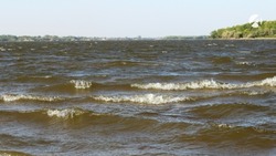 В Астрахани у Нового моста спасли женщину