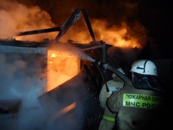 В Астрахани загорелся жилой дом