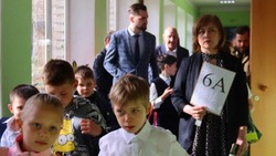 В одной из школ Астраханской области приступили к занятиям дети из Донбасса и Мариуполя