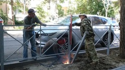 В Астрахани устанавливают ограждения на улицах