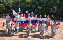 Астраханцы широко отметили День государственного флага РФ