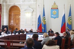 Астраханский губернатор провёл заседание на тему пожаров и запаха гари