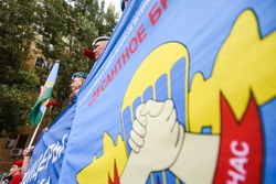 Председатель облдумы поздравил астраханцев с Днём ВДВ