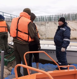 В Астраханской области спасли троих рыбаков в Каспийском море