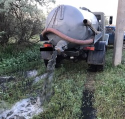 В Камызякском районе оштрафовали ассенизаторов