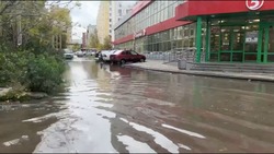 В Астрахани затопило улицу