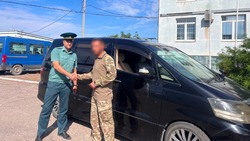 Астраханские таможенники передали пять японских минивэнов на СВО