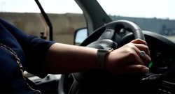 В Астраханской области продлён запрет на работу мигрантов в такси и автобусах